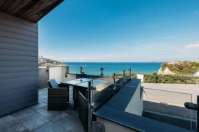 Stunning sea views beach apartment with parking
